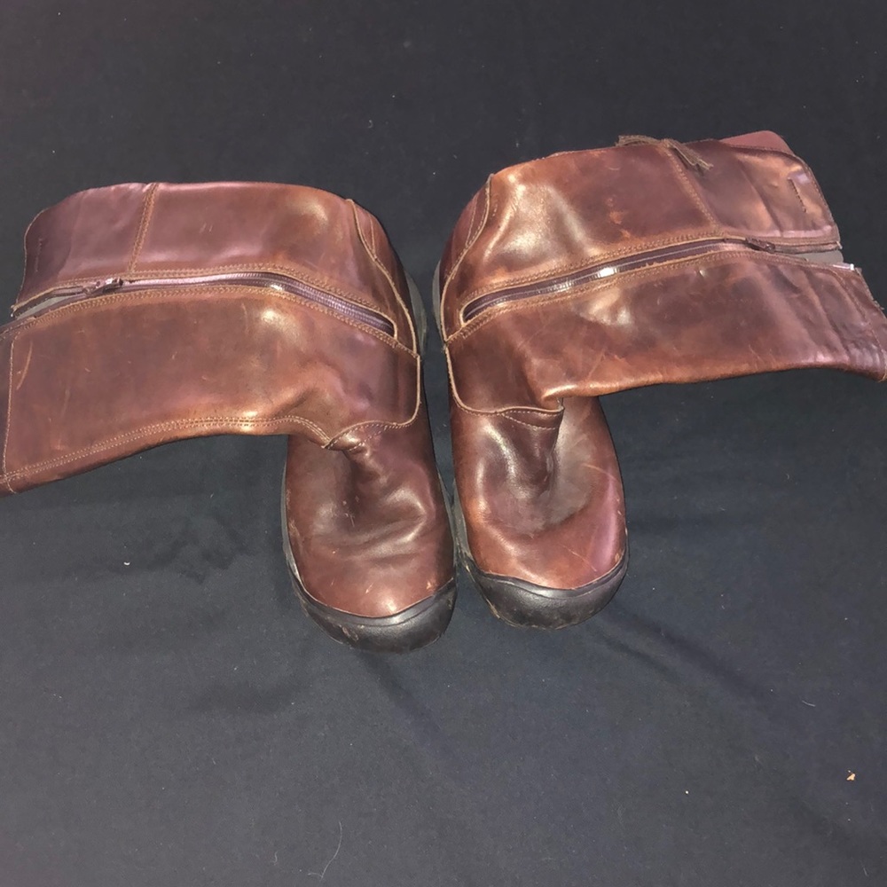 Brown leather Keen boots